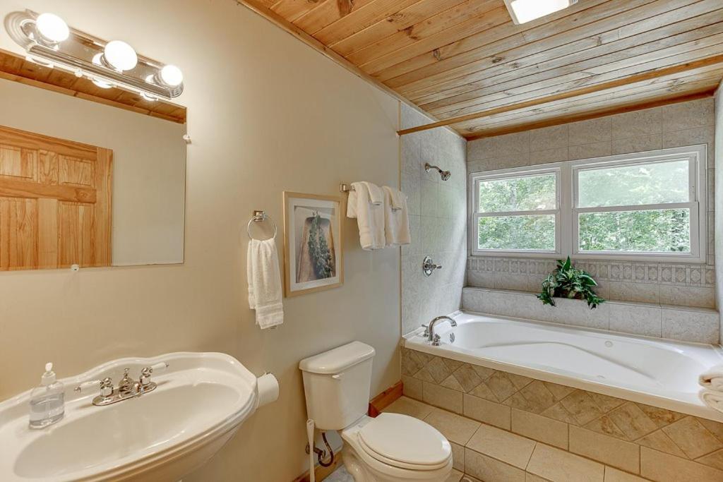 Cabin With Jacuzzi & Hydrotherapy Spanear Helen Cleveland Dış mekan fotoğraf